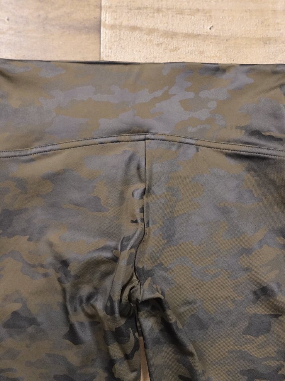 Spanx Faux Leather Glossy Camo Ankle Leggings Women’s Medium High Rise Shaping - Picture 11 of 13